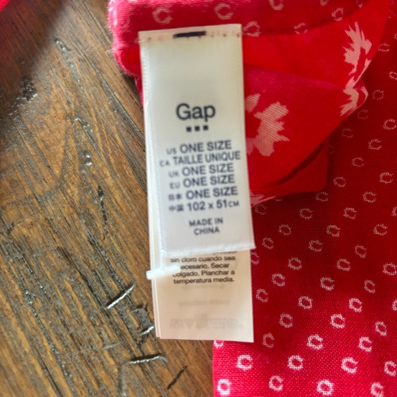 Gap size OS bundle of four infinity scarves - Picture 4 of 16